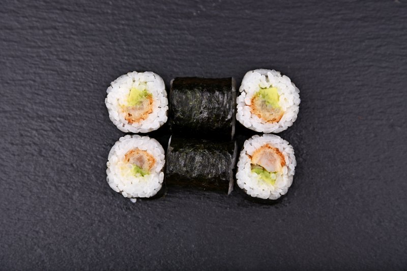 Tempurázott rák maki avokádóval és majonézzel