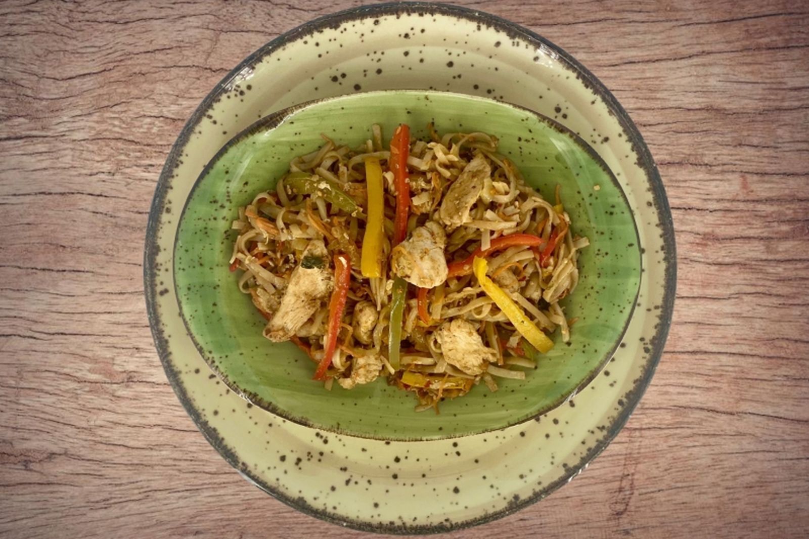 Pad thai csirkével