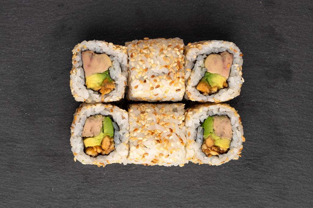 Tacuta libamáj roll
