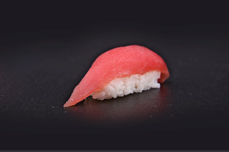 Tuna nigiri