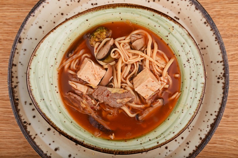 Marha-chili ramen rizstésztával