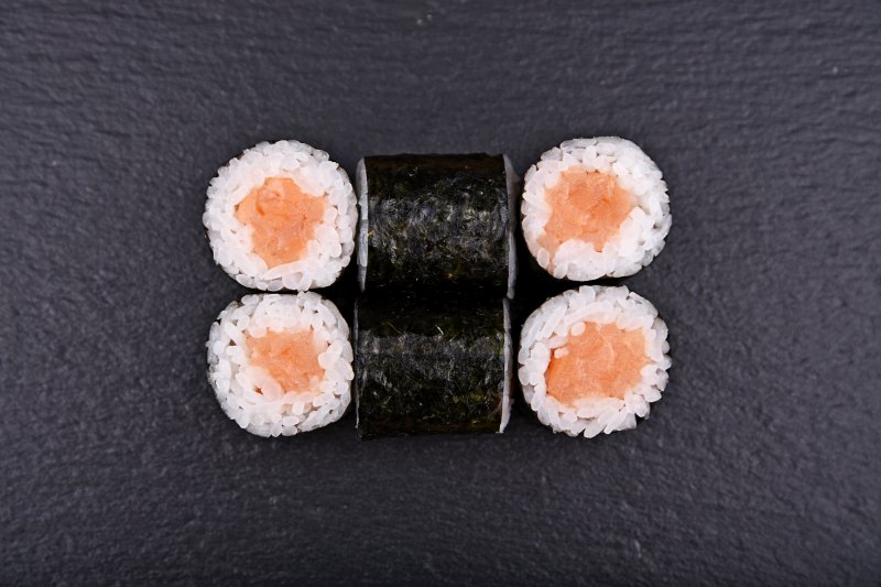 Füstölt lazac maki